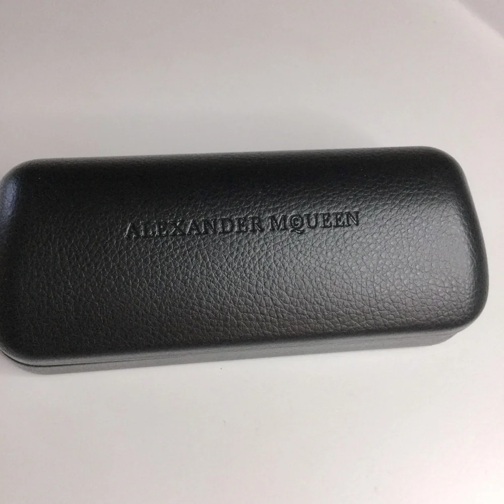 ALEXANDER MCQUEEN BLACK SUNGLASSES CASE NEW